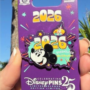 Disney Park Pin WDW Annual Passholder Exclusive Mickey Mouse 2026 NWT